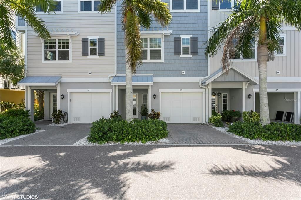 Active With Contract: $899,900 (3 beds, 3 baths, 1935 Square Feet)