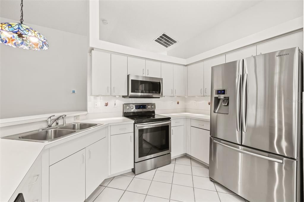 Active With Contract: $825,000 (3 beds, 2 baths, 1924 Square Feet)