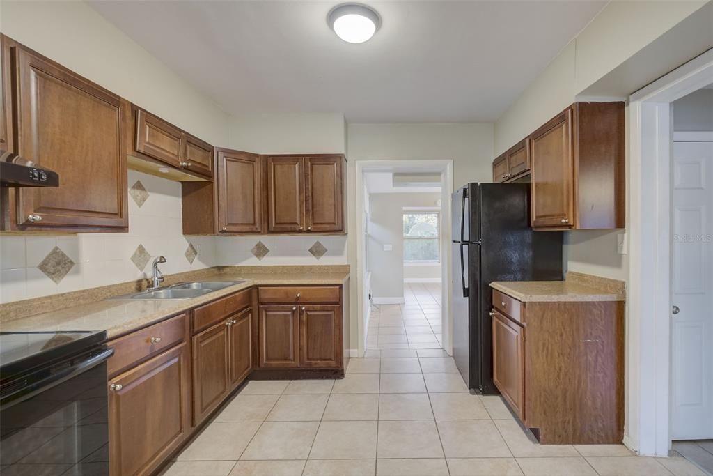 For Sale: $299,900 (4 beds, 2 baths, 1487 Square Feet)