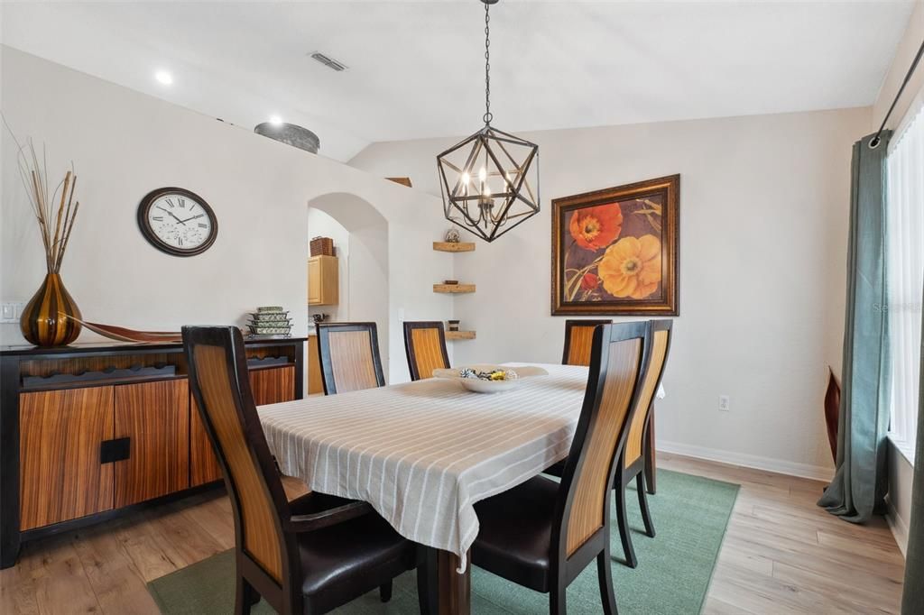 For Sale: $344,900 (3 beds, 2 baths, 1955 Square Feet)