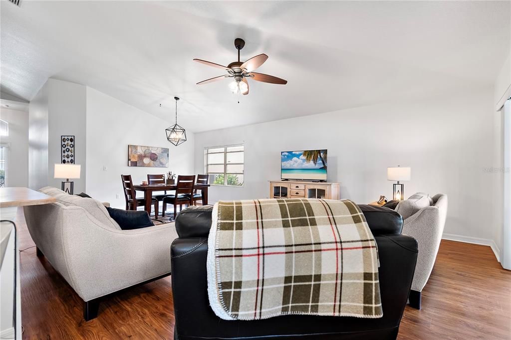 For Sale: $389,000 (3 beds, 2 baths, 1612 Square Feet)