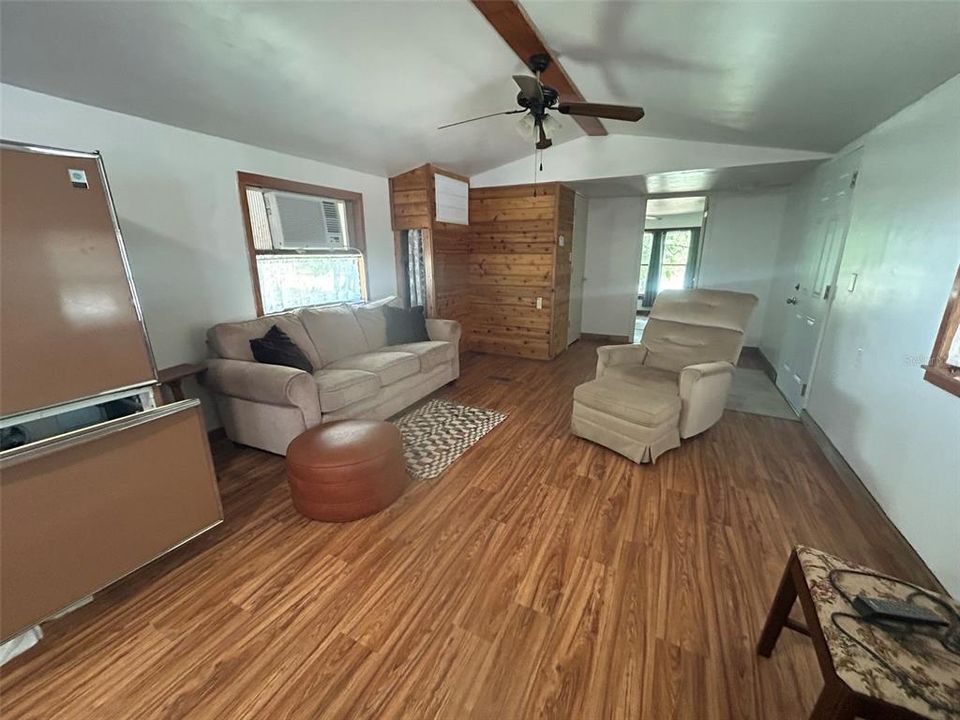 For Sale: $149,000 (3 beds, 1 baths, 1144 Square Feet)