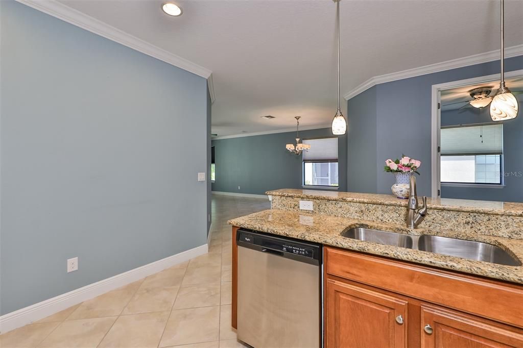 Active With Contract: $2,200 (2 beds, 2 baths, 1523 Square Feet)