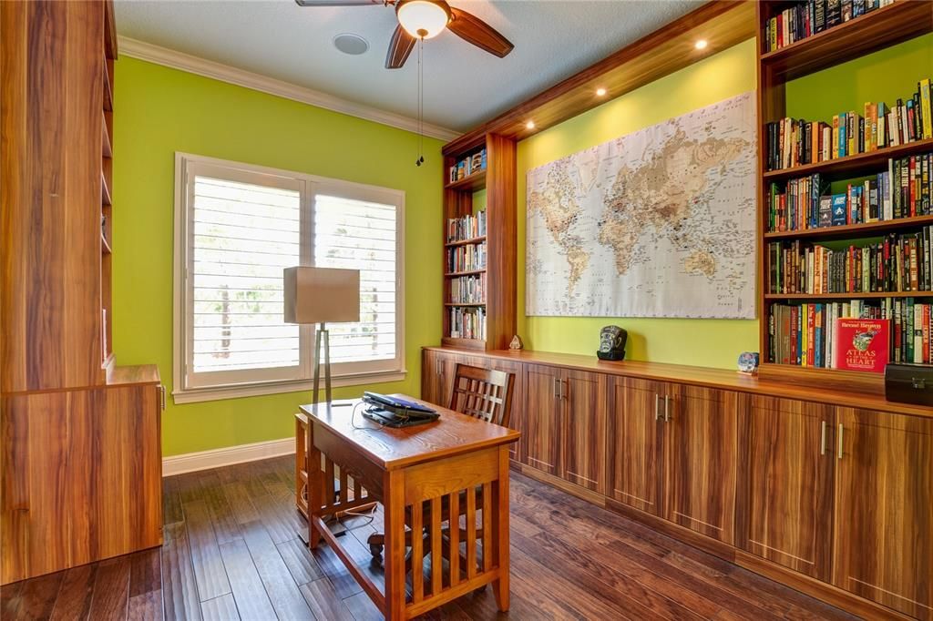 Home Office w/ Built Ins