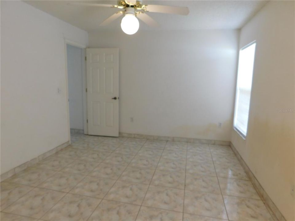 Active With Contract: $299,900 (2 beds, 2 baths, 1221 Square Feet)
