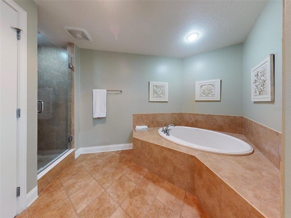 待售: $1,400,000 (2 贝兹, 2 浴室, 2020 平方英尺)