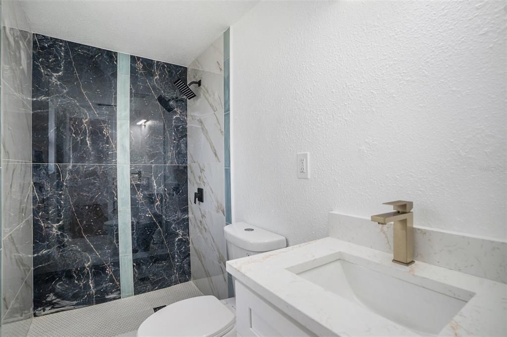 最近售出: $409,900 (3 贝兹, 2 浴室, 1387 平方英尺)