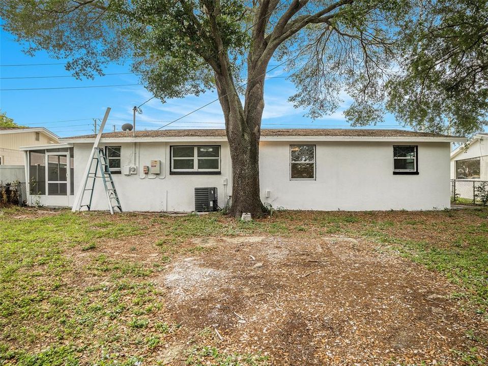 Active With Contract: $409,900 (3 beds, 2 baths, 1387 Square Feet)