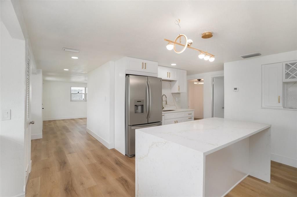 Active With Contract: $409,900 (3 beds, 2 baths, 1387 Square Feet)