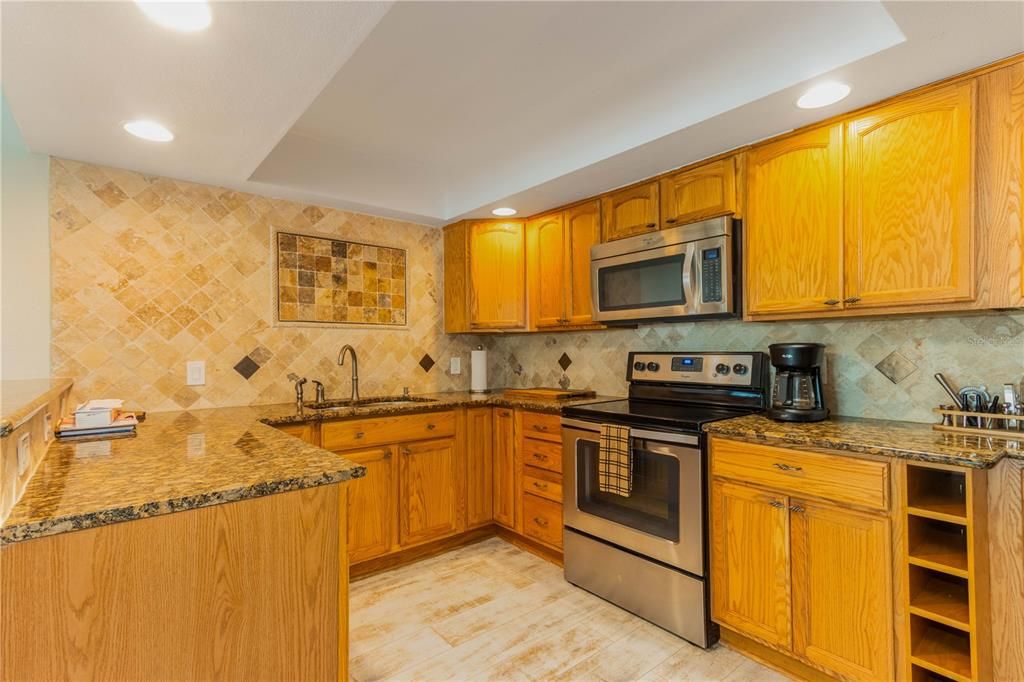 For Sale: $389,900 (2 beds, 2 baths, 1385 Square Feet)