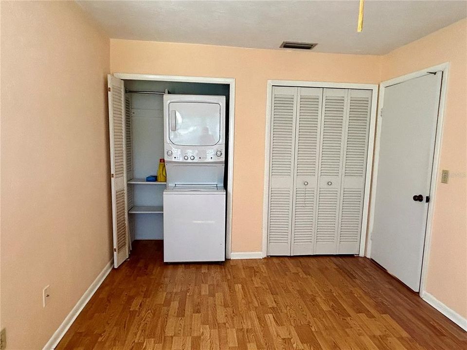 Vendido Recientemente: $123,000 (2 camas, 2 baños, 1100 Pies cuadrados)