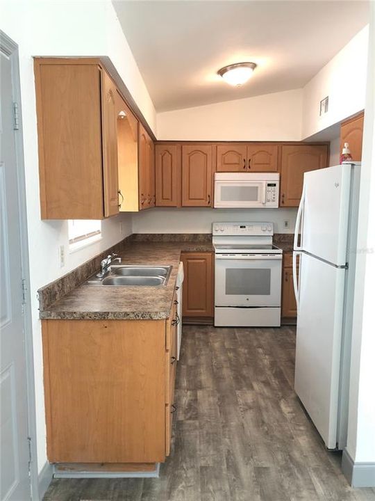 For Sale: $205,000 (3 beds, 1 baths, 960 Square Feet)