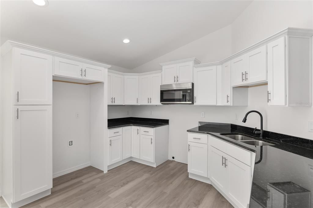 For Sale: $249,900 (3 beds, 2 baths, 1304 Square Feet)