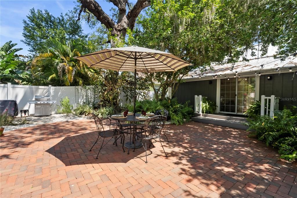 Active With Contract: $879,900 (3 beds, 3 baths, 1655 Square Feet)