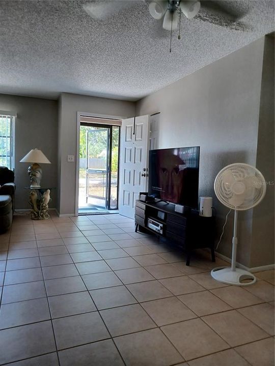 For Rent: $2,750 (2 beds, 2 baths, 1049 Square Feet)