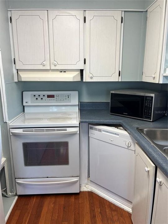 Active With Contract: $89,000 (2 beds, 2 baths, 1032 Square Feet)
