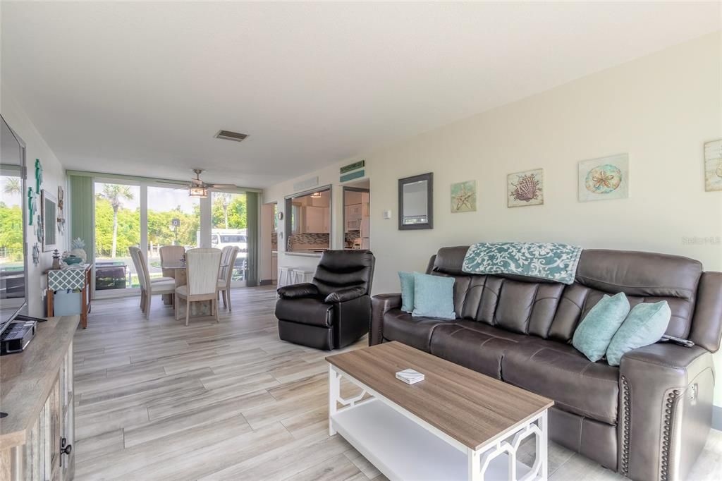 For Sale: $244,000 (2 beds, 2 baths, 1214 Square Feet)