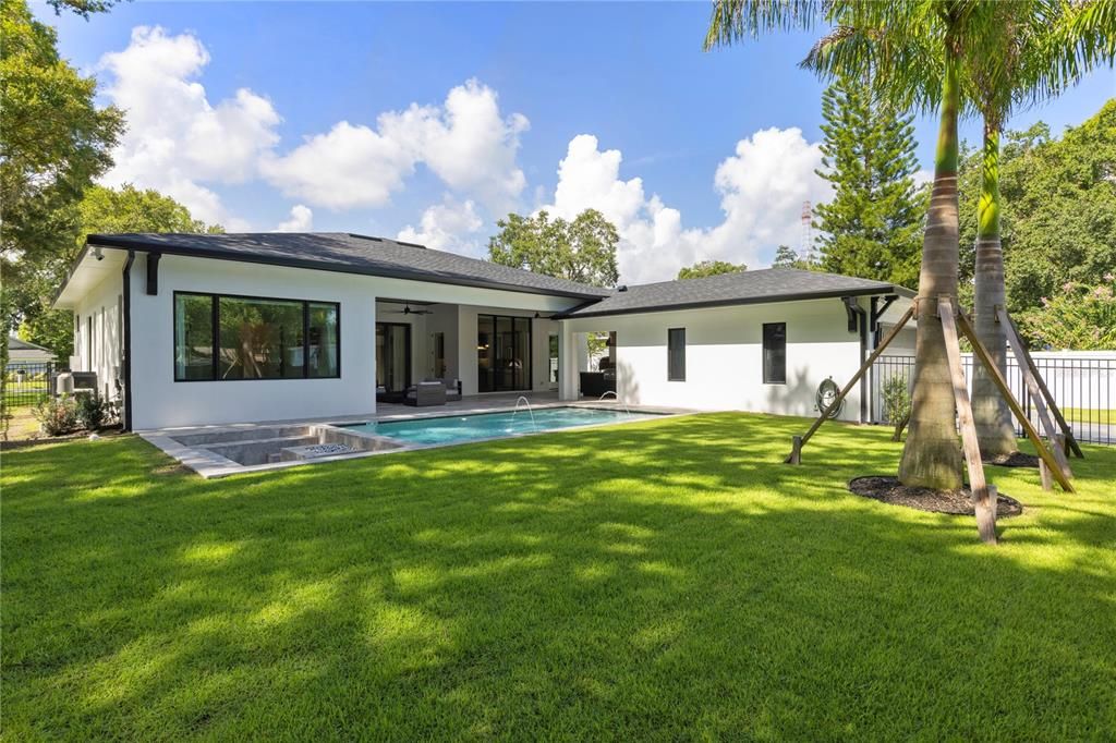 Recently Sold: $1,995,000 (4 beds, 3 baths, 2766 Square Feet)