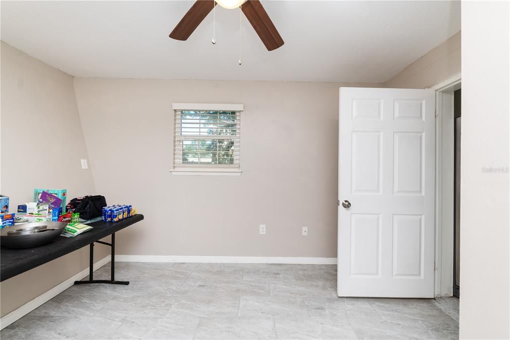 Active With Contract: $239,900 (3 beds, 1 baths, 969 Square Feet)