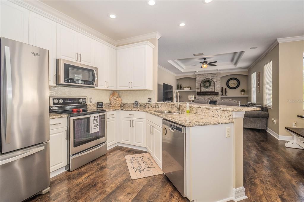 BEAUTIFUL KITCHEN WITH GRANITE COUNTERS; PERGO FLOORS AND STAINLESS APPLIANCES.