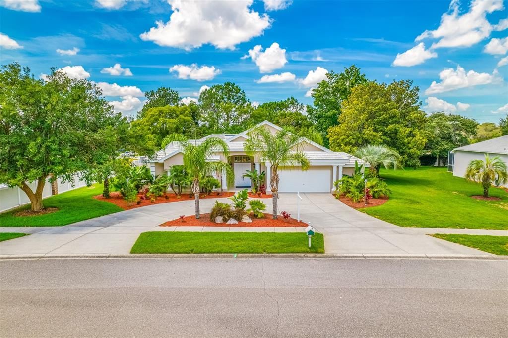 For Sale: $560,000 (3 beds, 3 baths, 2759 Square Feet)