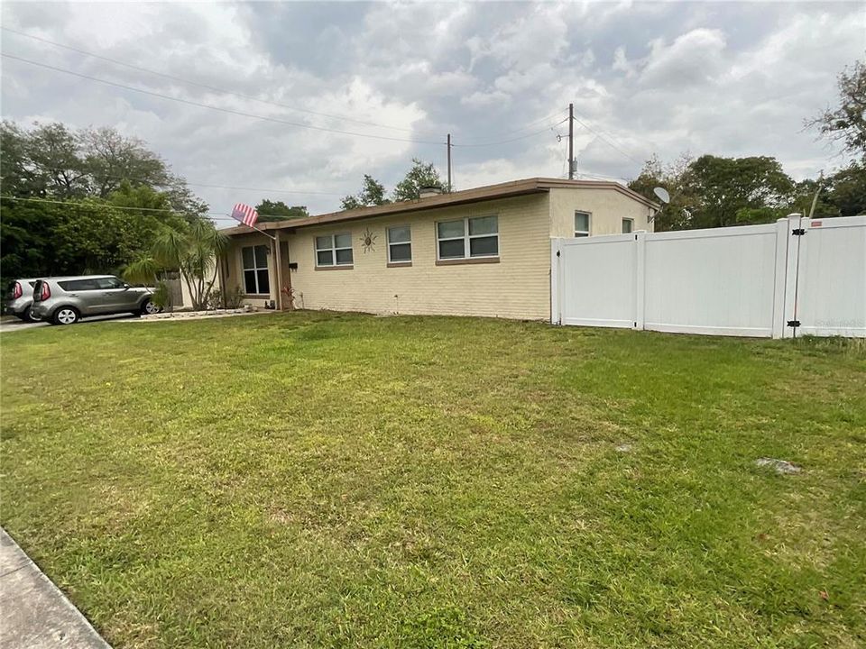 Recently Sold: $315,900 (4 beds, 2 baths, 1221 Square Feet)