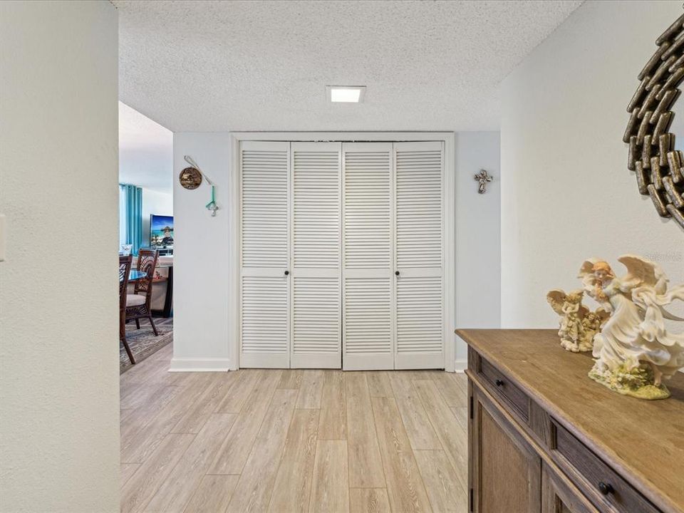 For Sale: $449,000 (2 beds, 2 baths, 1385 Square Feet)