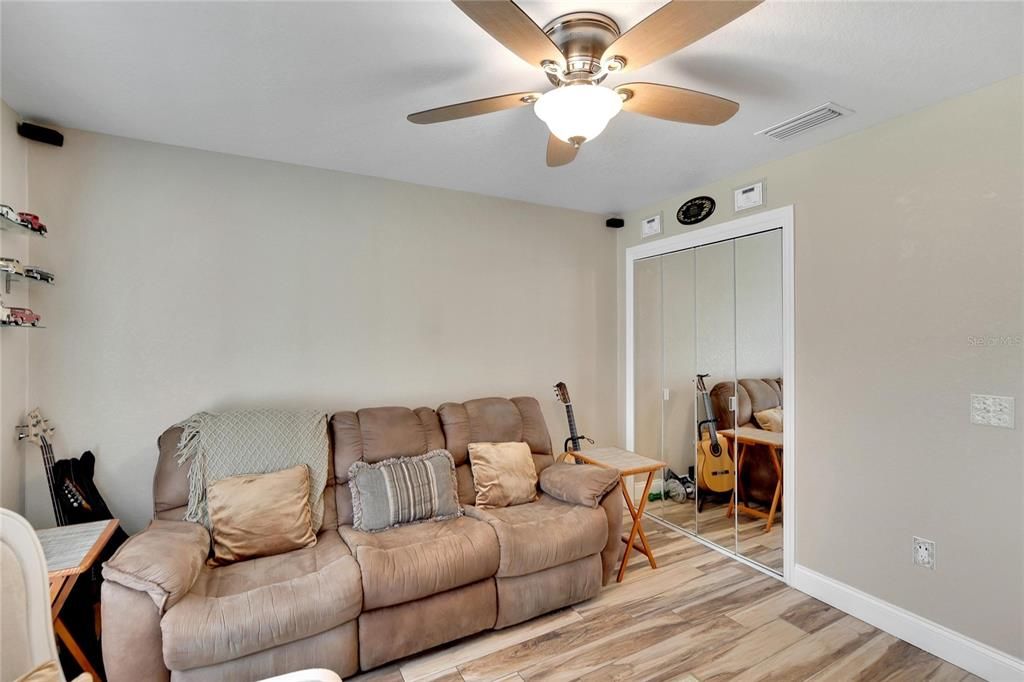 Active With Contract: $374,900 (3 beds, 2 baths, 1809 Square Feet)