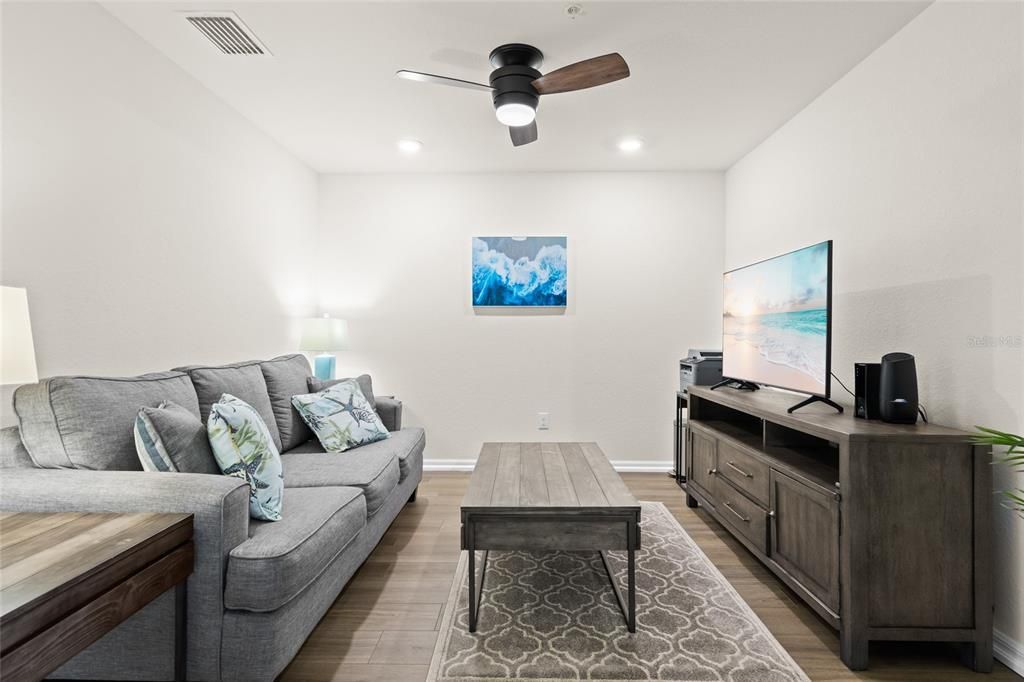 Recently Sold: $449,000 (2 beds, 2 baths, 1329 Square Feet)