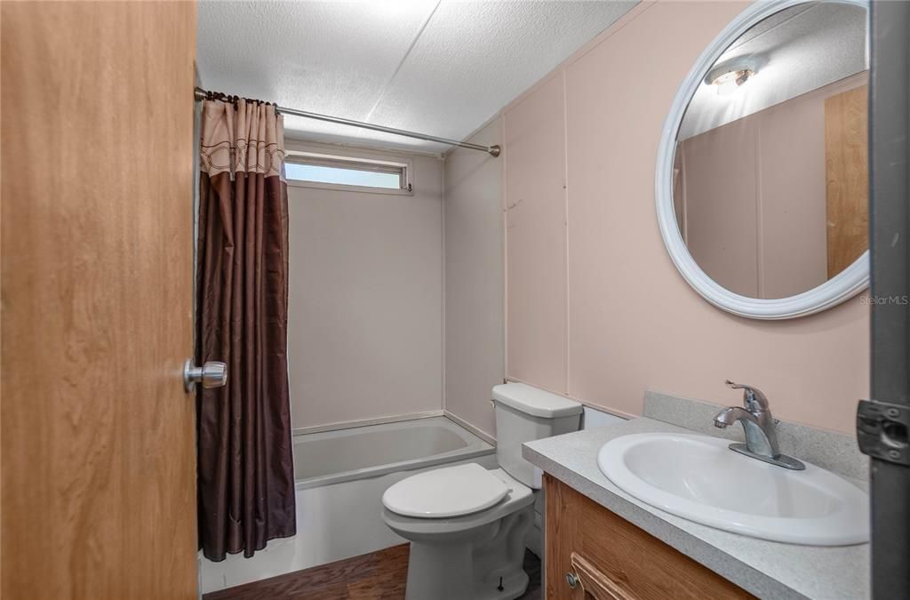 最近售出: $140,000 (3 贝兹, 2 浴室, 960 平方英尺)