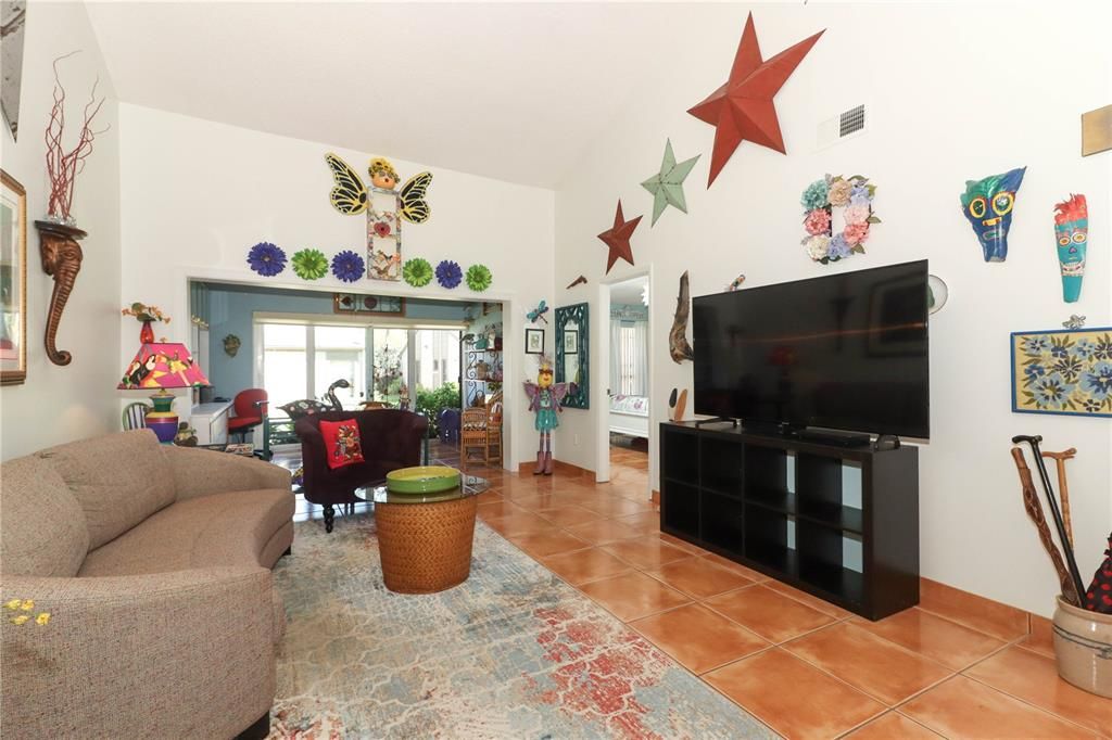 Recently Sold: $315,000 (2 beds, 2 baths, 1296 Square Feet)