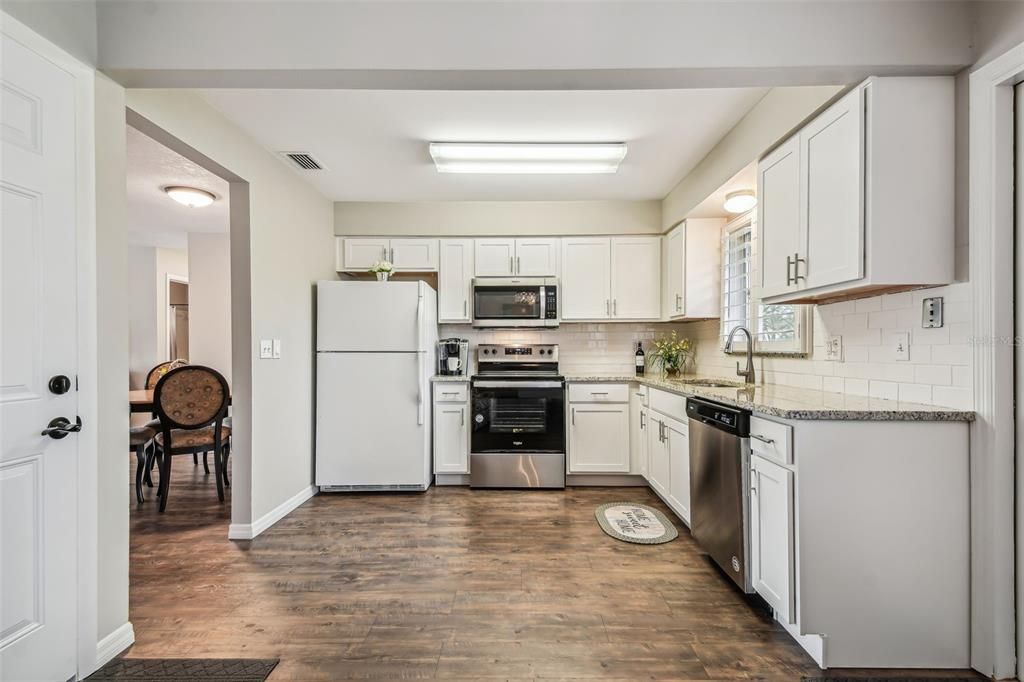 Active With Contract: $145,000 (1 beds, 1 baths, 902 Square Feet)