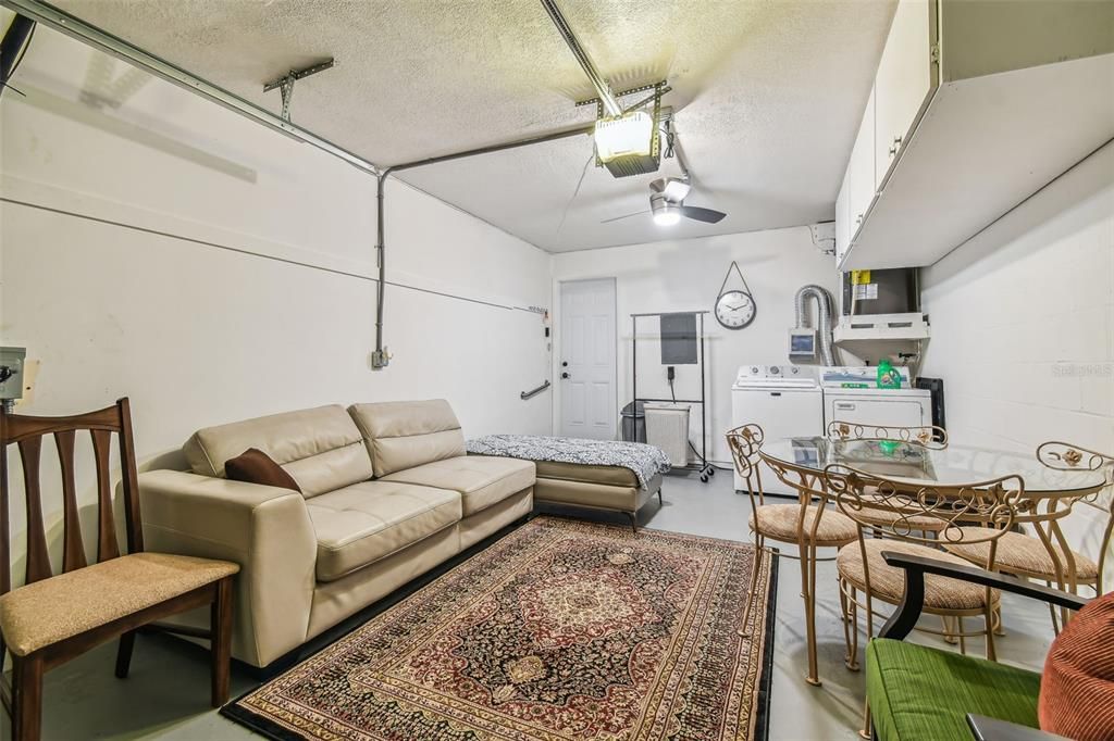 Active With Contract: $145,000 (1 beds, 1 baths, 902 Square Feet)