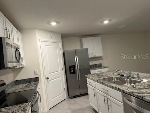 For Rent: $2,450 (4 beds, 2 baths, 1827 Square Feet)