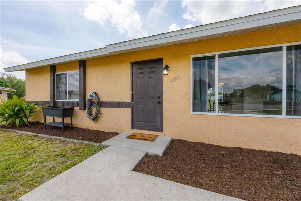 Recently Sold: $219,900 (2 beds, 1 baths, 900 Square Feet)