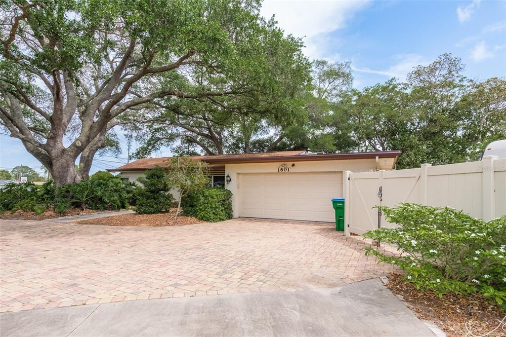 Recently Sold: $450,000 (3 beds, 3 baths, 1386 Square Feet)