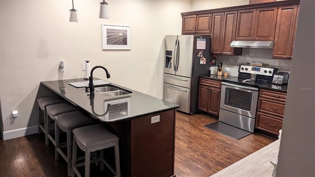 Recently Rented: $1,999 (2 beds, 2 baths, 1243 Square Feet)