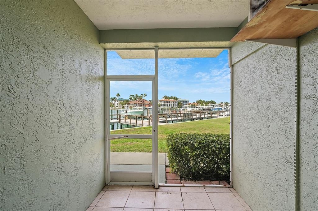 Active With Contract: $1,600,000 (3 beds, 2 baths, 1600 Square Feet)