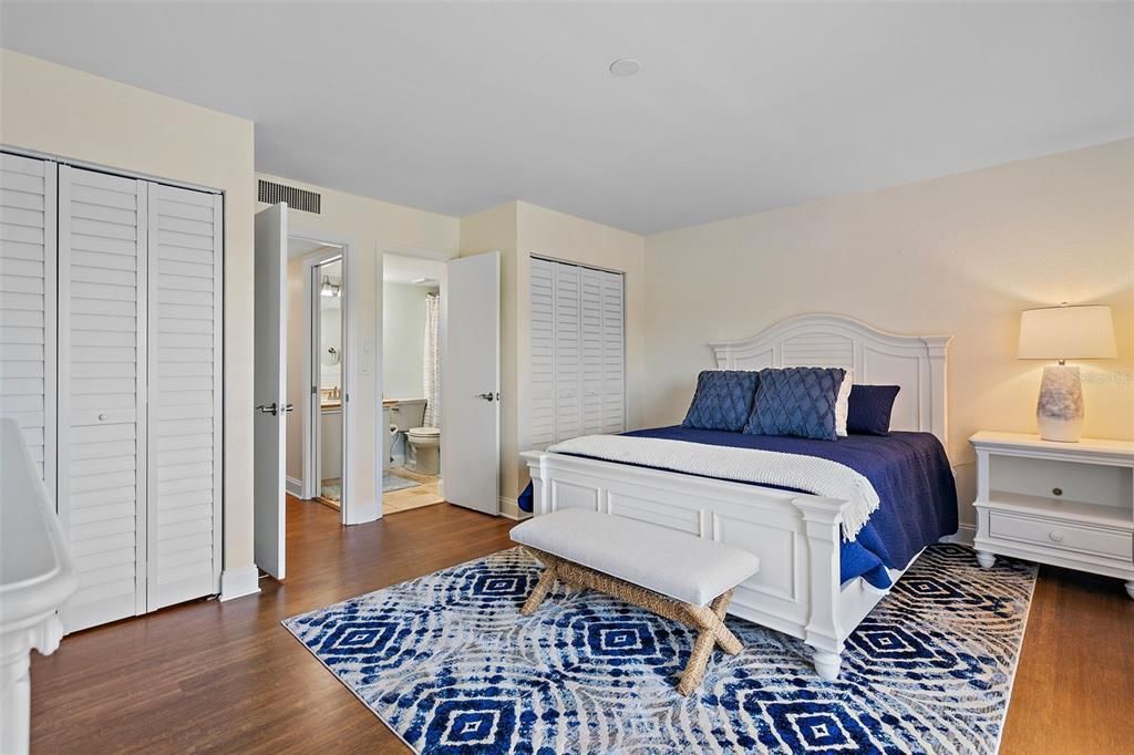 Active With Contract: $1,600,000 (3 beds, 2 baths, 1600 Square Feet)