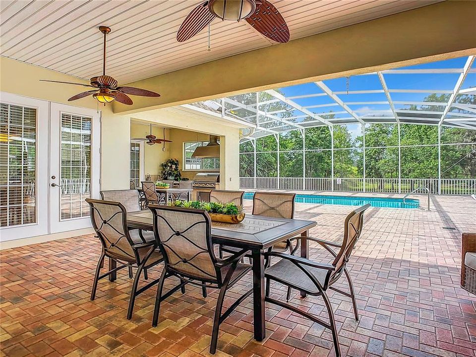 ccovered outdoor dining area