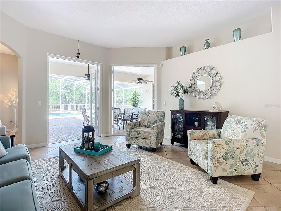 Living room leads to pool