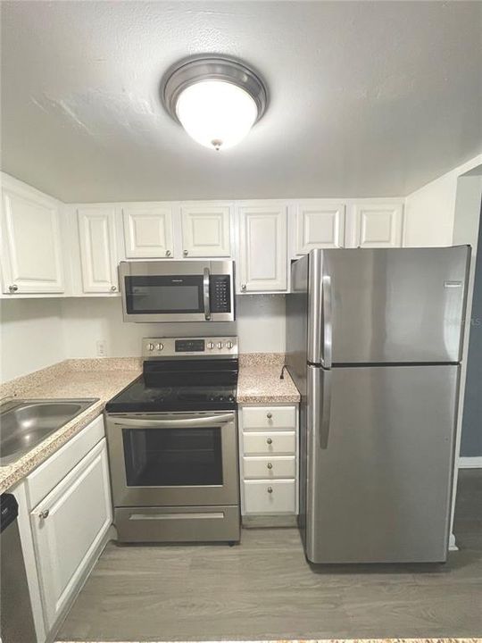 Active With Contract: $179,900 (2 beds, 1 baths, 850 Square Feet)