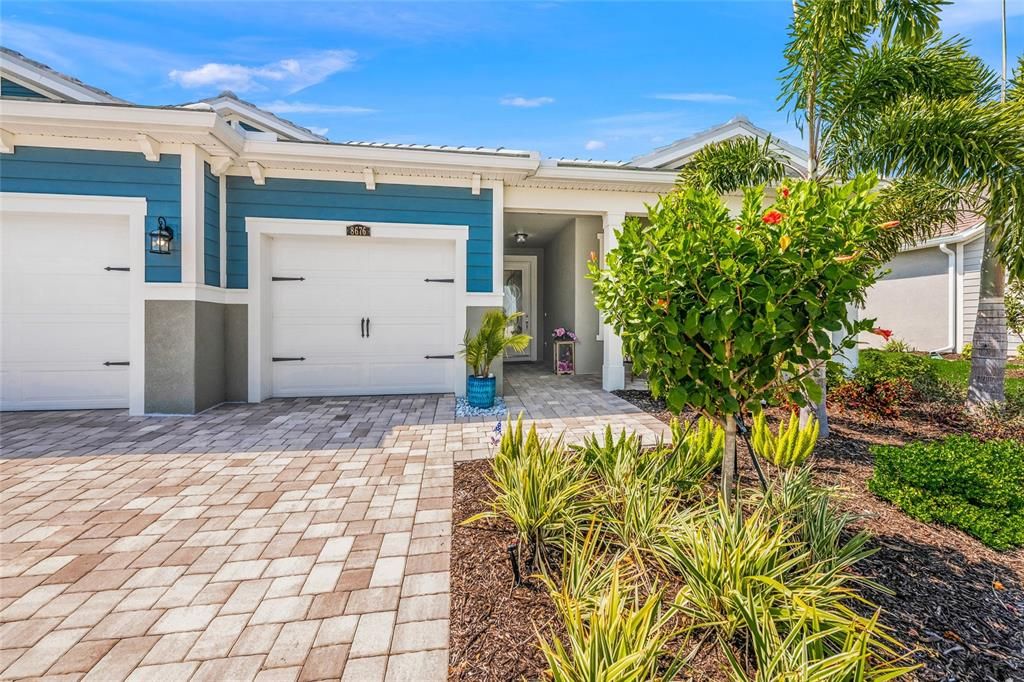 Active With Contract: $1,048,000 (3 beds, 3 baths, 2626 Square Feet)