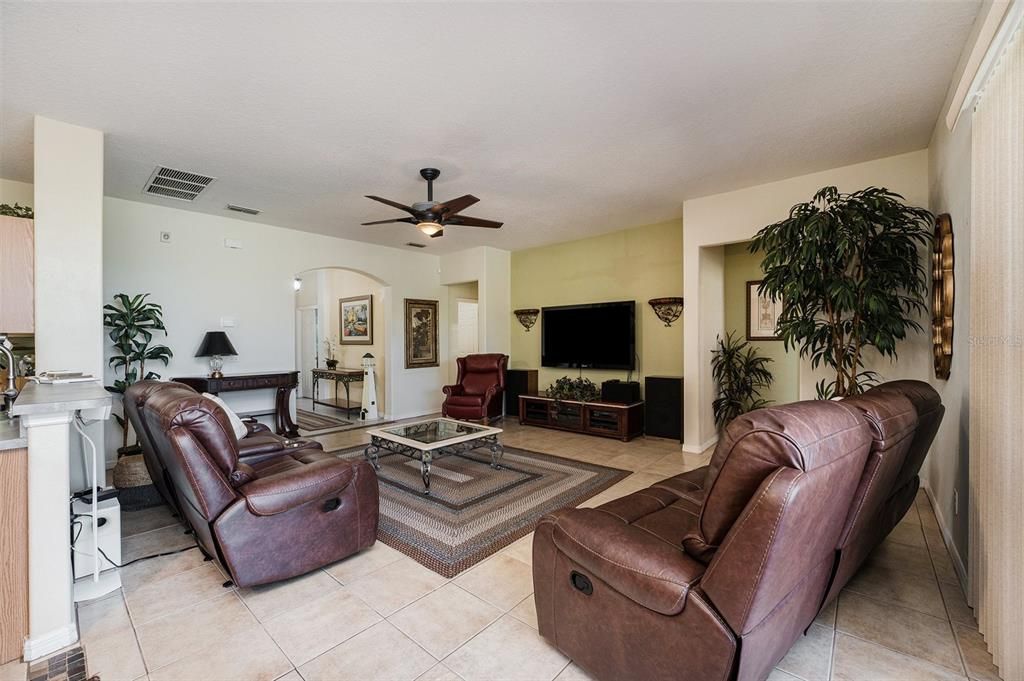 For Sale: $475,000 (4 beds, 3 baths, 2579 Square Feet)