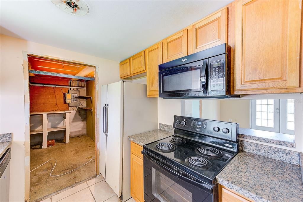 Recently Sold: $285,000 (2 beds, 1 baths, 929 Square Feet)