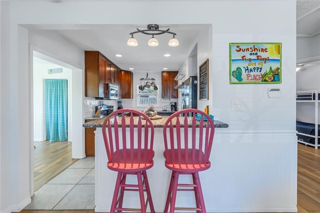 For Sale: $499,000 (2 beds, 1 baths, 870 Square Feet)