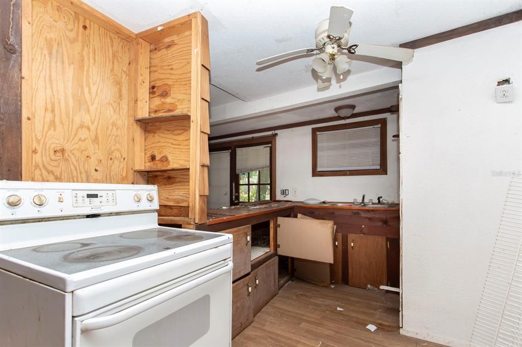 For Sale: $100,000 (1 beds, 2 baths, 232 Square Feet)