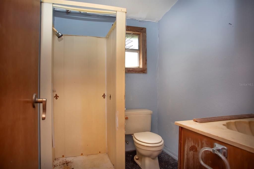 For Sale: $100,000 (1 beds, 2 baths, 232 Square Feet)