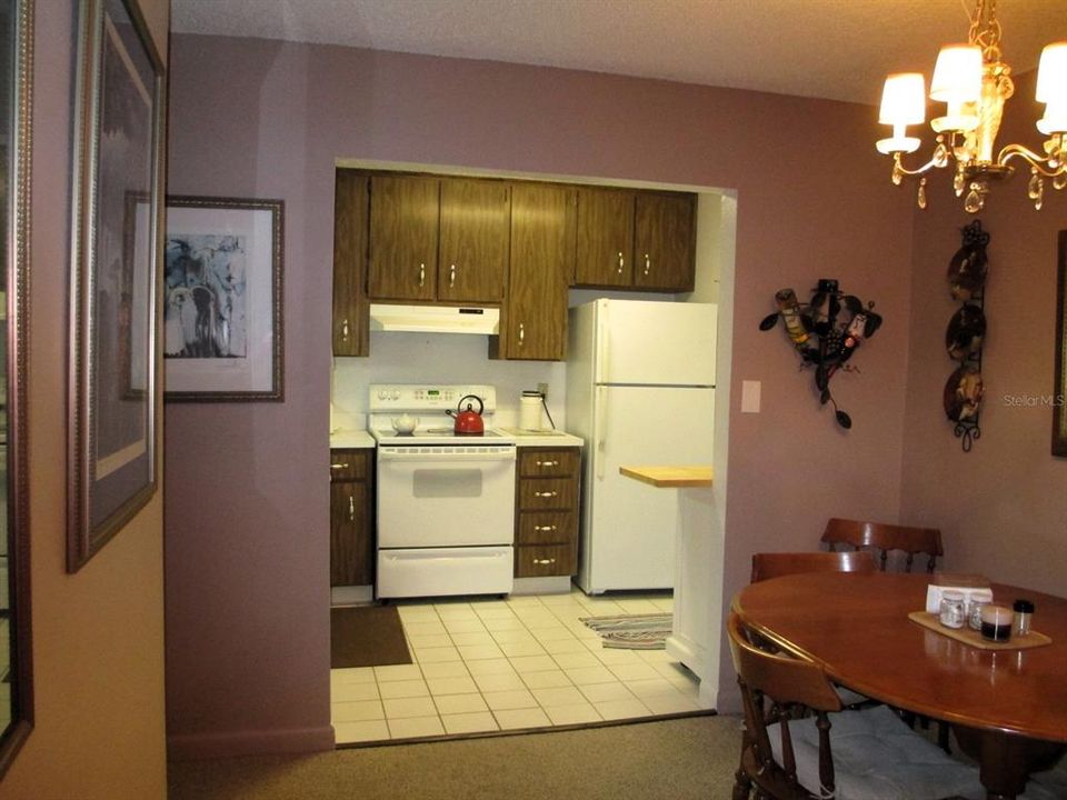 For Sale: $215,000 (2 beds, 1 baths, 905 Square Feet)