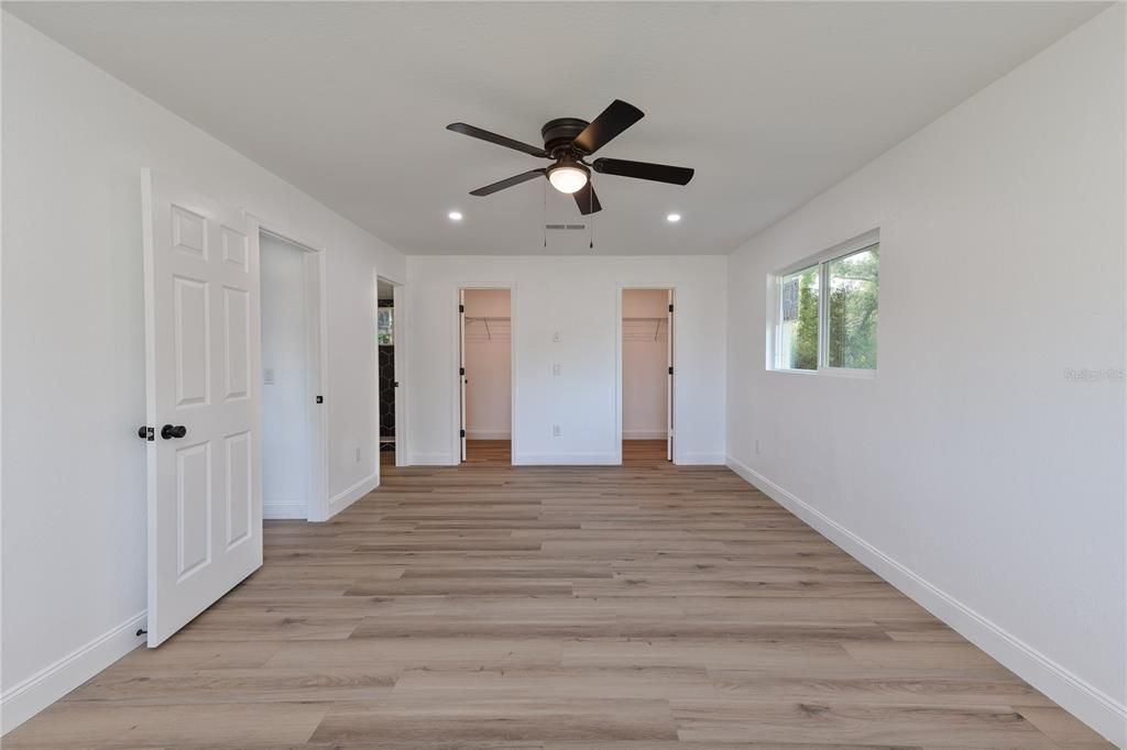 Active With Contract: $350,000 (3 beds, 2 baths, 1179 Square Feet)